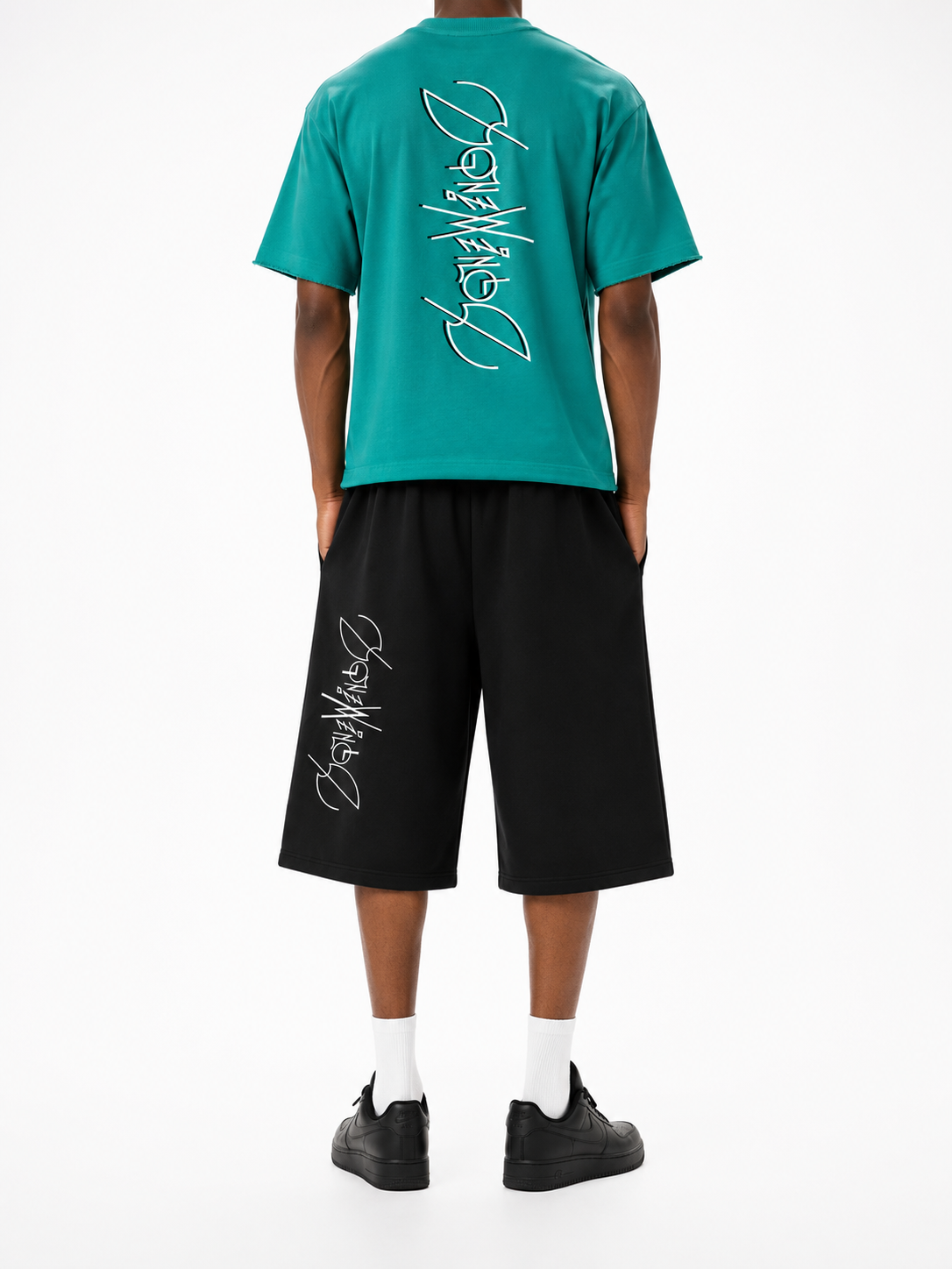 Yonzville's Relaxed Drawstring Three-quarter Sweatpants